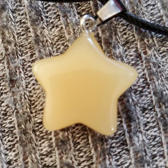 Glass star necklace pendant - Picture 3 of 4